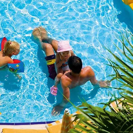Ośrodek wypoczynkowy Febeach 4*